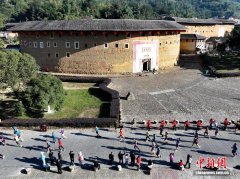 “土楼之乡”福建永定举办土楼马拉松