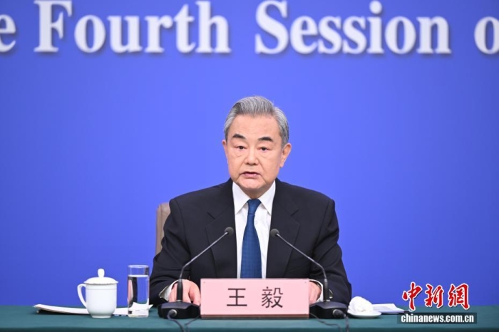 3月8日上午10时,十四届全国人大四次会议在梅地亚中心新闻发布厅举行记者会,邀请中共中央政治局委员、外交部长王毅就“中国外交政策和对外关系”相关问题回答中外记者提问。中新社记者 田雨昊 摄 3月8日上昼10时,104届齐邦人年夜4次集会正在梅天亚主题信息宣布厅举办记者会,聘请中同中心政事局委员、中接部少王毅便“华夏中接计谋战对于中关连”相干题目归问中中记者发问。中新社记者 田雨昊 摄